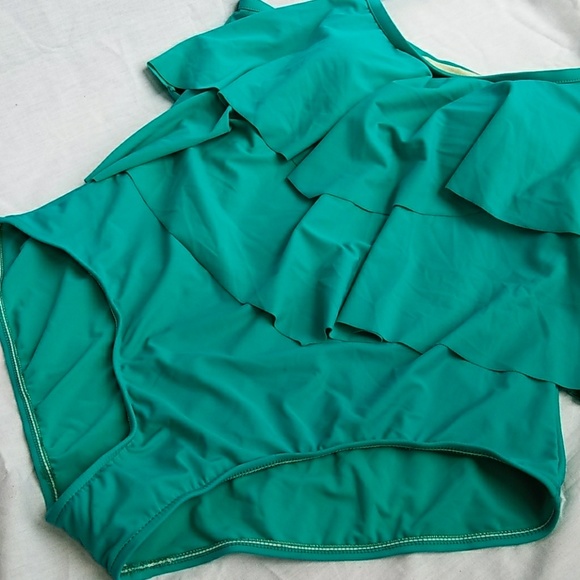 Maxine of Hollywood Plus Size Tiered 1-Pc Swimsuit - Picture 4 of 8